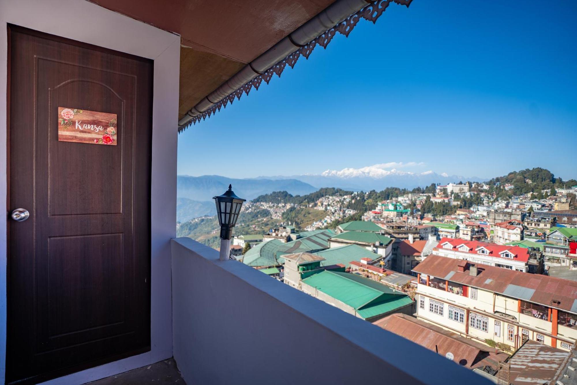 Monratino Himadrie -2 Mins Walk From Mall Road - All Rooms Have Kanchenjunga Mountain View Дарджилинг Экстерьер фото