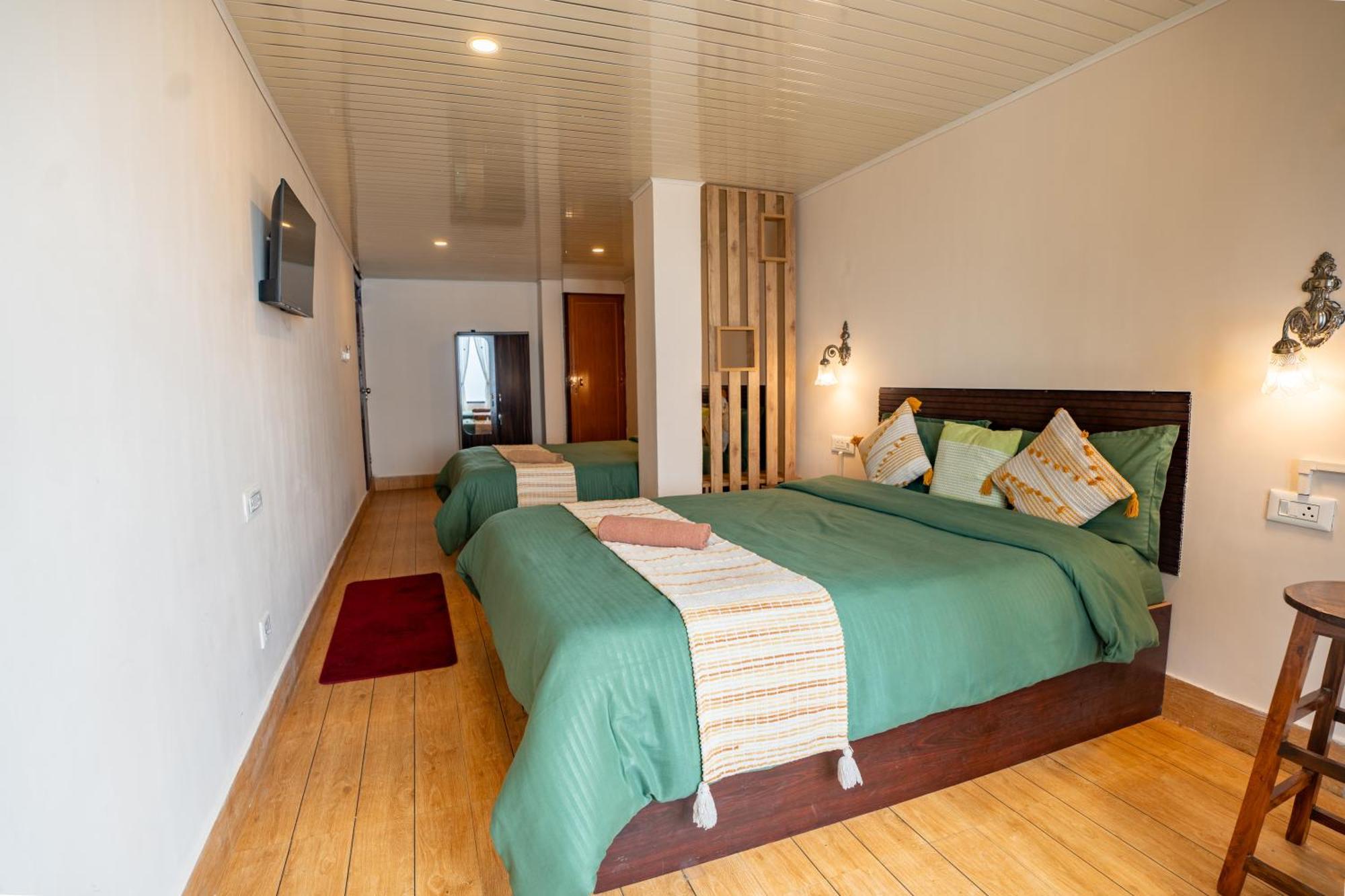 Monratino Himadrie -2 Mins Walk From Mall Road - All Rooms Have Kanchenjunga Mountain View Дарджилинг Экстерьер фото