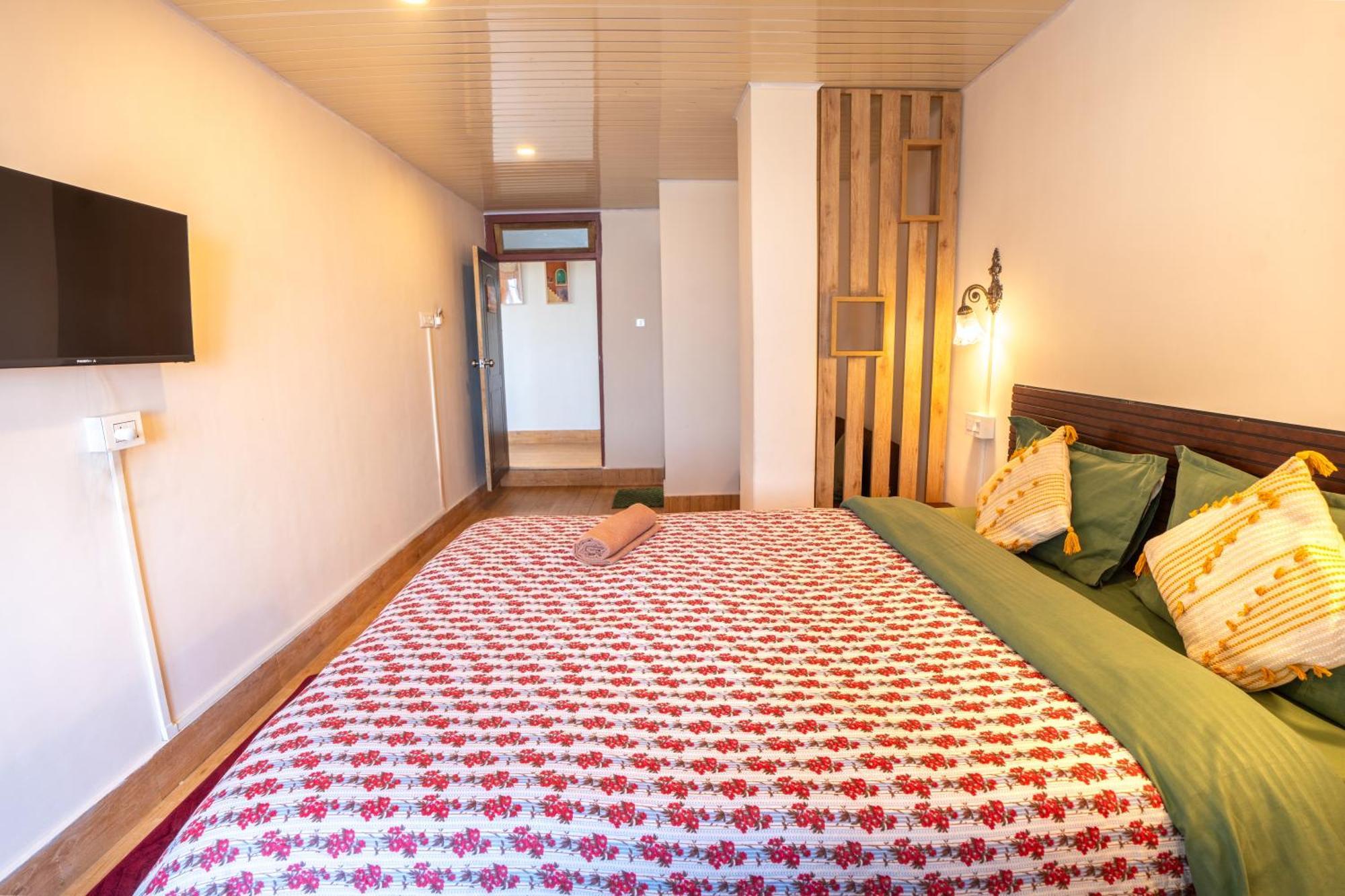 Monratino Himadrie -2 Mins Walk From Mall Road - All Rooms Have Kanchenjunga Mountain View Дарджилинг Экстерьер фото